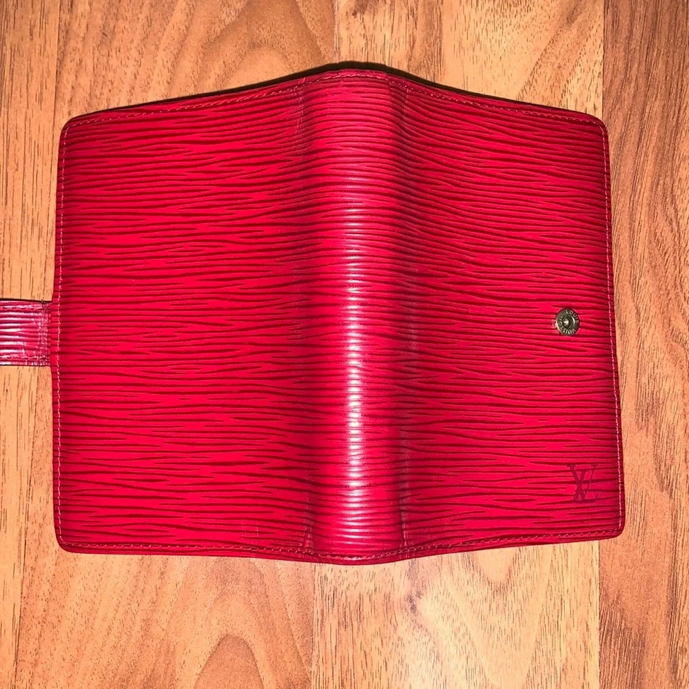 Authentic Louis Vuitton Epi Leather Agenda